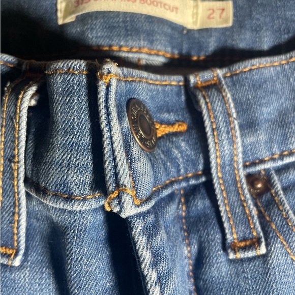 Levi's Classic Indigo Jeans - Picture 5 of 8